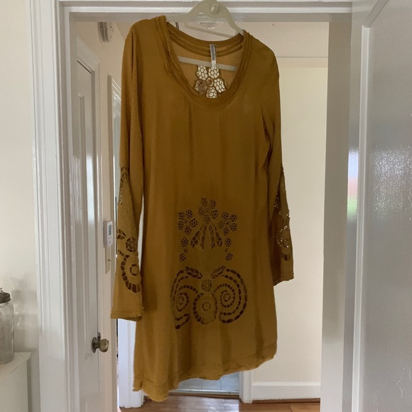 Right above the knee mustard yellow dress - Picture 6 of 7